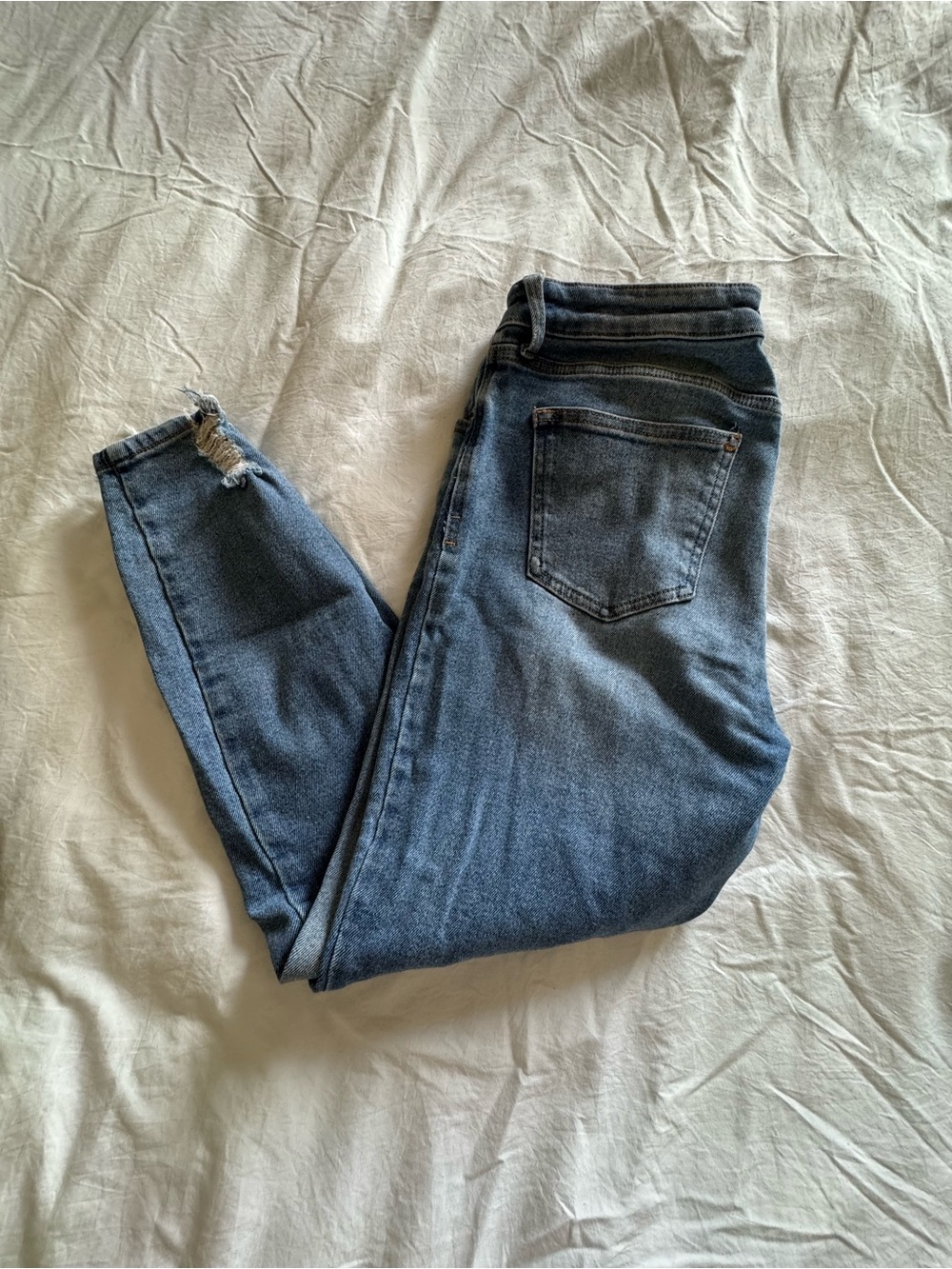 Celebrity Pink Slim Ankle Jeans in Medium Blue Wash